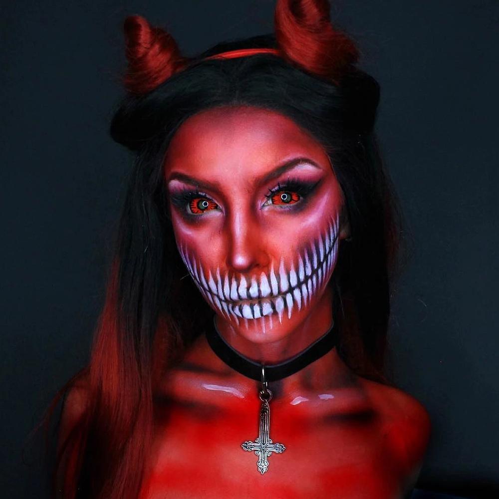 Demon_Sclera_Contacts_for_Halloween-5